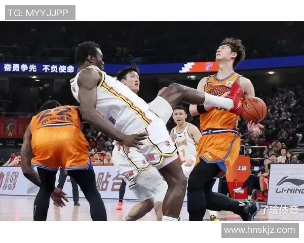 实时新闻深圳篮球队配合引发热议球迷对战术选择和球员默契产生分歧
